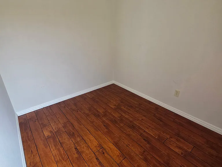 423 S Holt Ave #202 — Photo 4