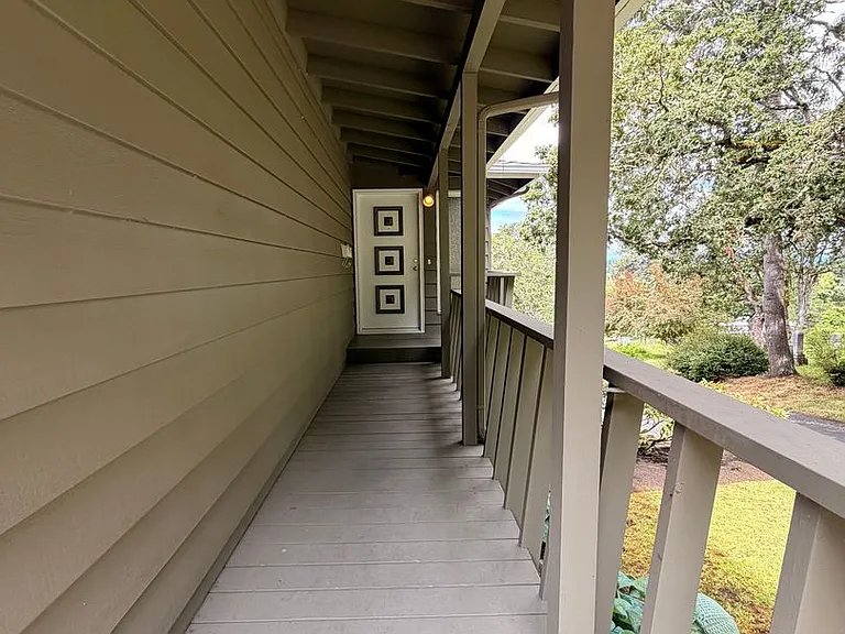2610 Elinor St — Photo 3