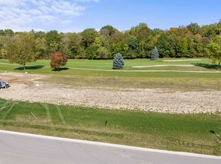 1912 Golfview Dr, Auburn, IN 46706