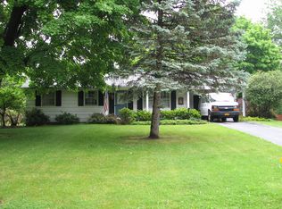 43 Bright Oaks Dr, Rochester, NY 14624