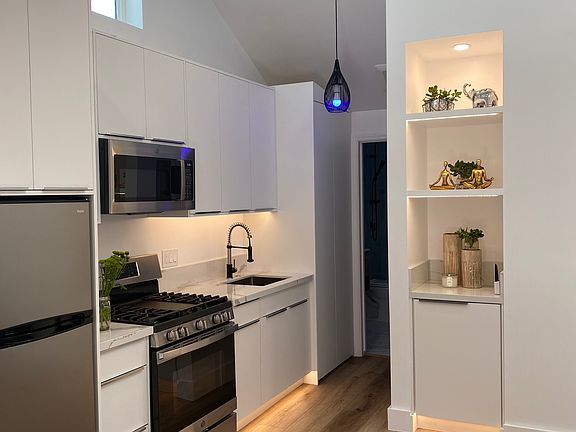 3rd image of 3015 Butler Ave