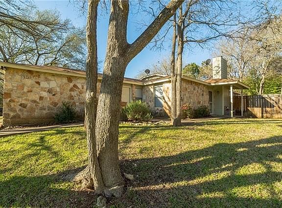 3rd image of 9802 Hundred Oaks Cir #B