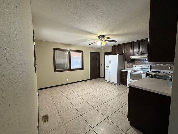 4th image of 1113 Hillcrest Dr