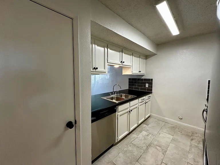 716 W Mulberry St #18 — Photo 14