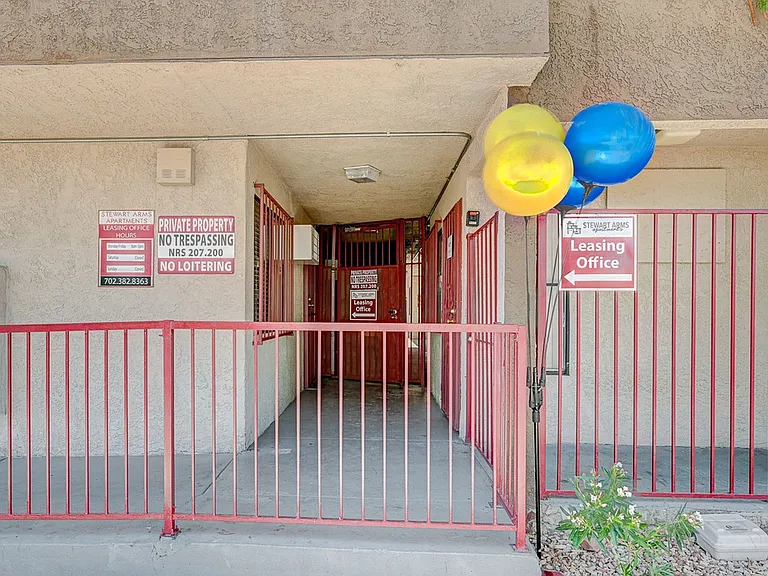 Stewart Arms - Apartments For Rent Las Vegas - Newly Renovated