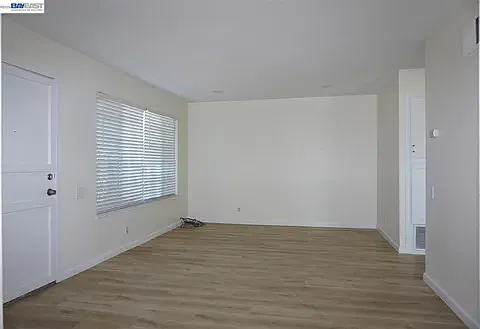 3 bed, 1098 sqft, $3,650 — Photo 2