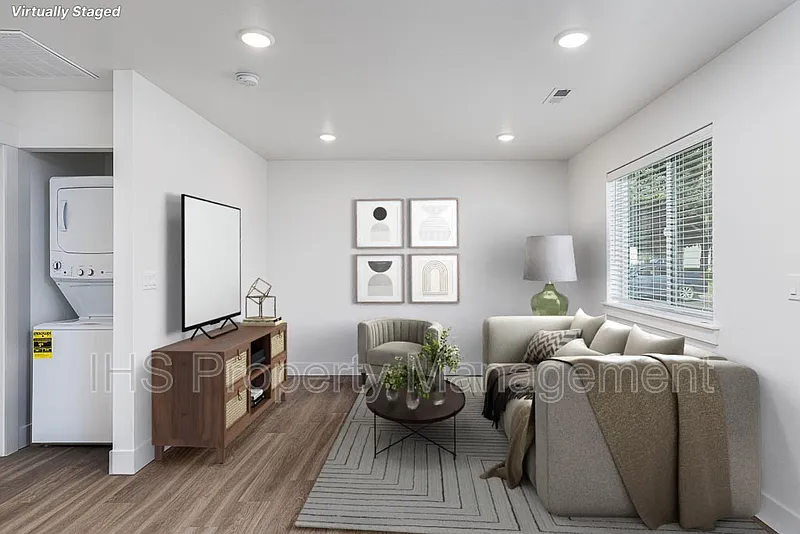 452 S 40th Ave