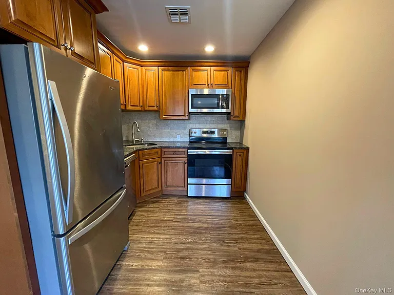 10 Colonial Ave #C — Photo 8