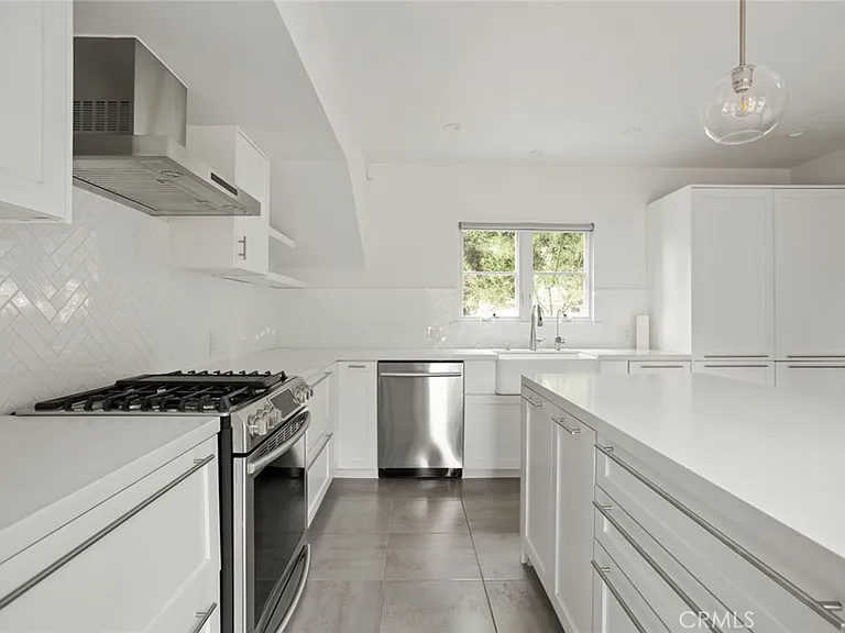 10215 Eldora Ave — Photo 13