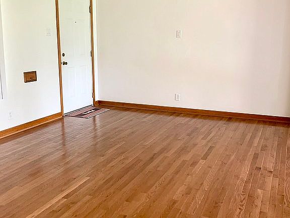 4th image of 8410 Craighill Dr