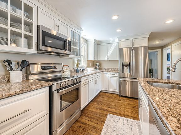 4th image of 51 Hopkins St