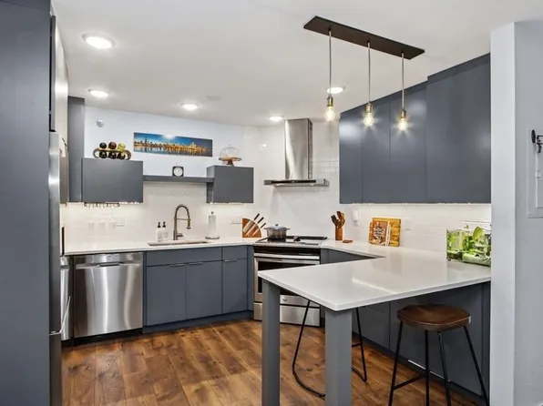 332 S Linn St APT 312, Iowa City, IA 52240