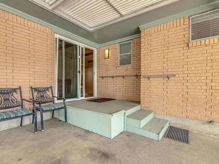 401 Daisy Dr — Photo 18