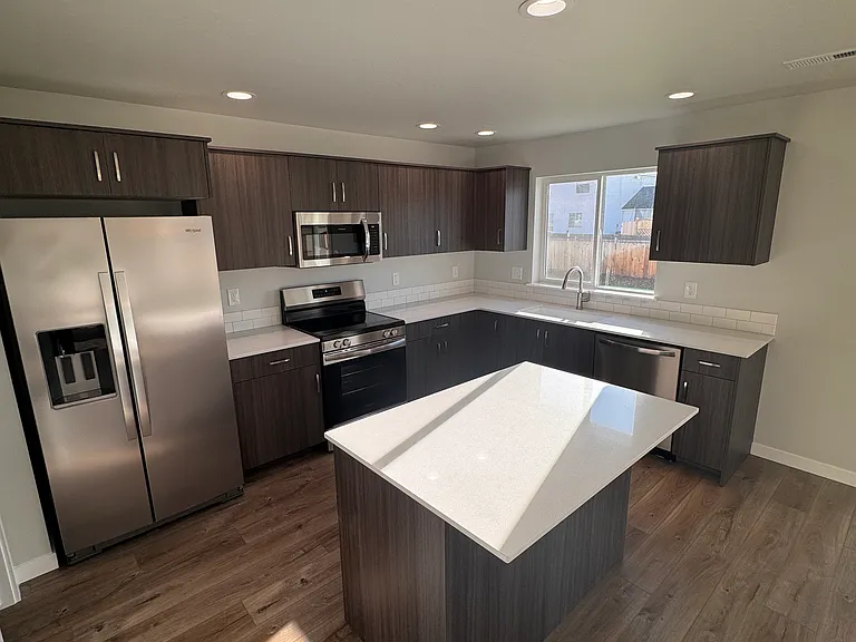 1092 Ellis River Ave — Photo 3