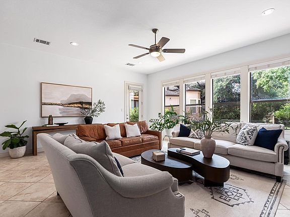 2nd image of 17 Chandon Ln