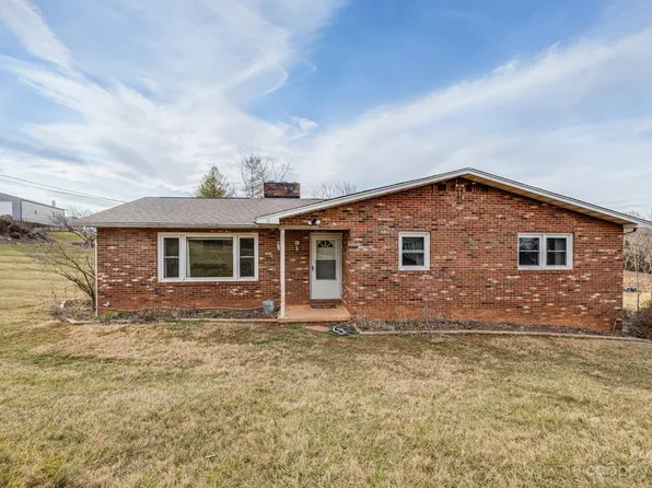 11 Overlook Dr, Leicester, NC 28748