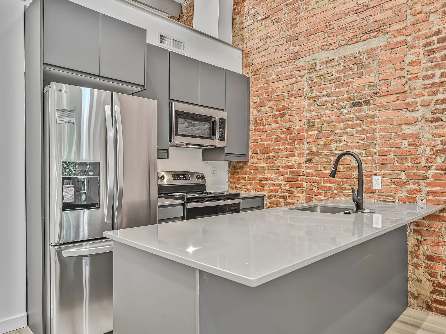 4 bed, 1500 sqft, $6,200 — Photo 4