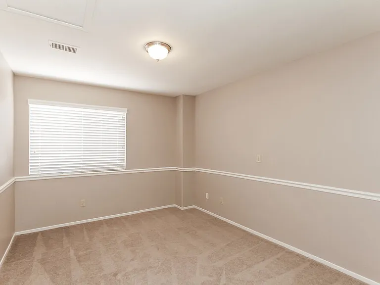 131 Monteen Dr — Photo 10