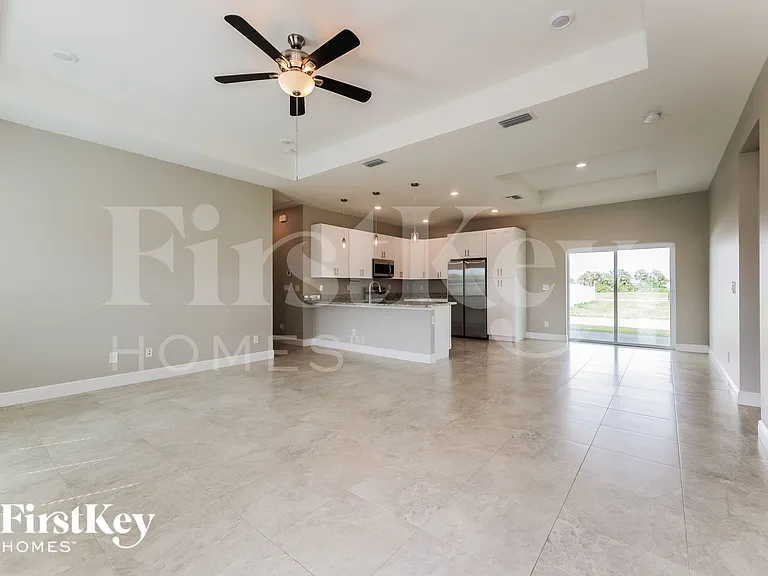 3757 NE 14th Ave — Photo 3