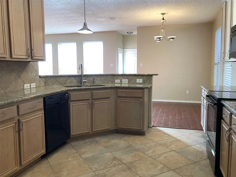 3544 Brewster Dr — Photo 8