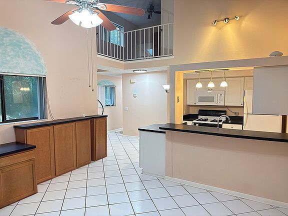 4th image of 101 N Hill Ave APT 13
