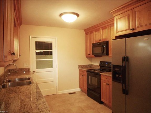 4th image of 120 Latham Dr