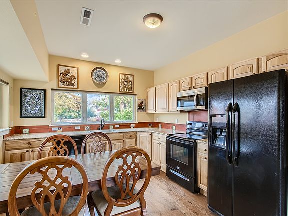 1225 Cedar Ave - Web Quality - 004 - 08 Kitchen_10302023