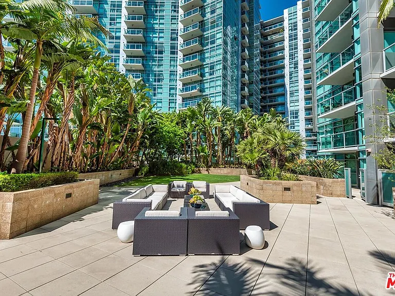 13650 Marina Pointe Dr #306 — Photo 30