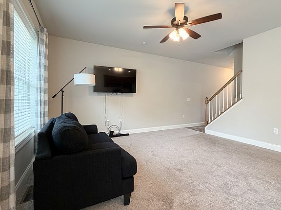 5th image of 207 Sage Blvd