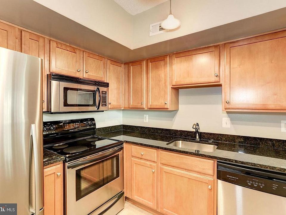 1st image of 1001 N Randolph St APT 201