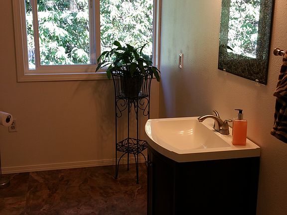 3rd image of 10109 NE 124th Ave