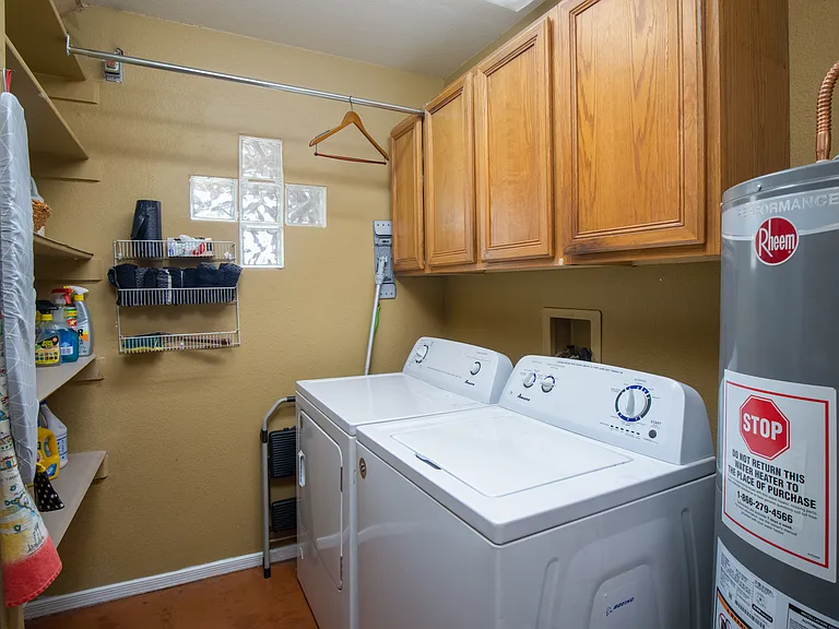 1327 E Pierce St — Photo 10