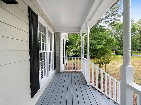 5th image of 985 Woodvalley Dr