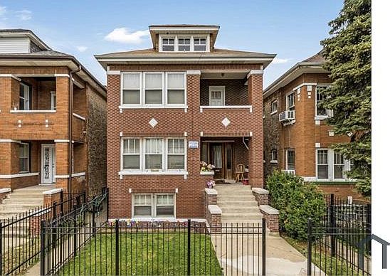 4th image of 6734 S Artesian Ave #1