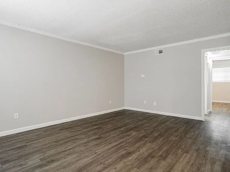 Aero White Rock — Photo 37