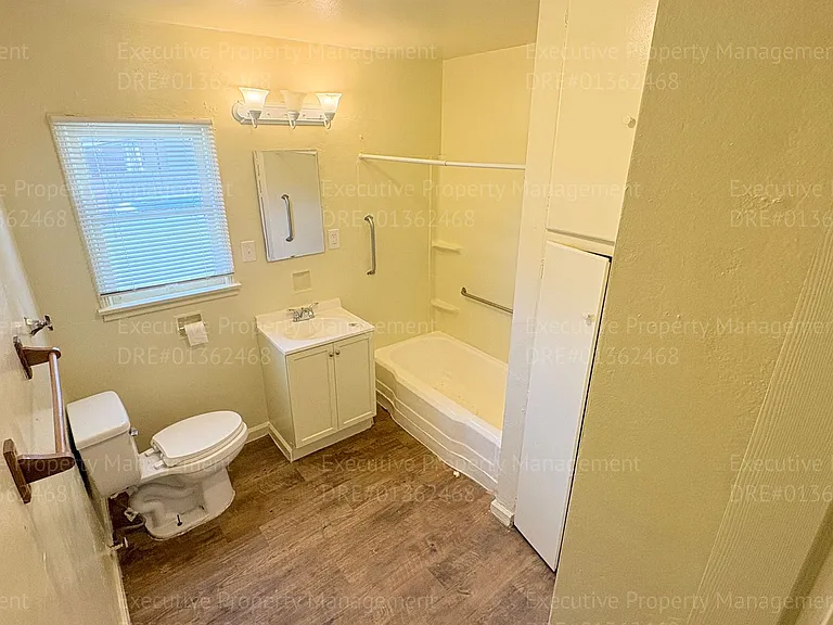 2321 N Inyo St — Photo 11