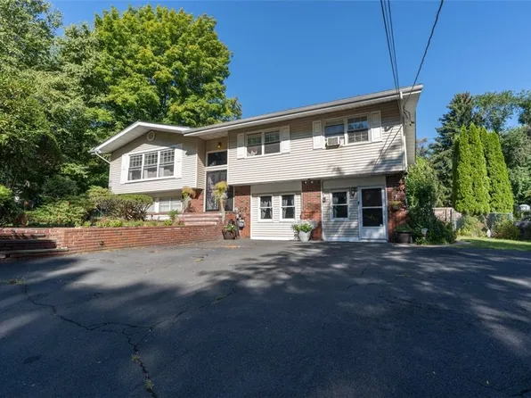 14 Smith Hill Road, Airmont, NY 10952