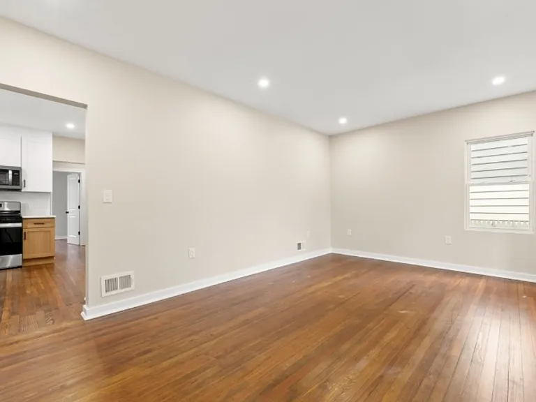 218 Ampere Pkwy — Photo 2