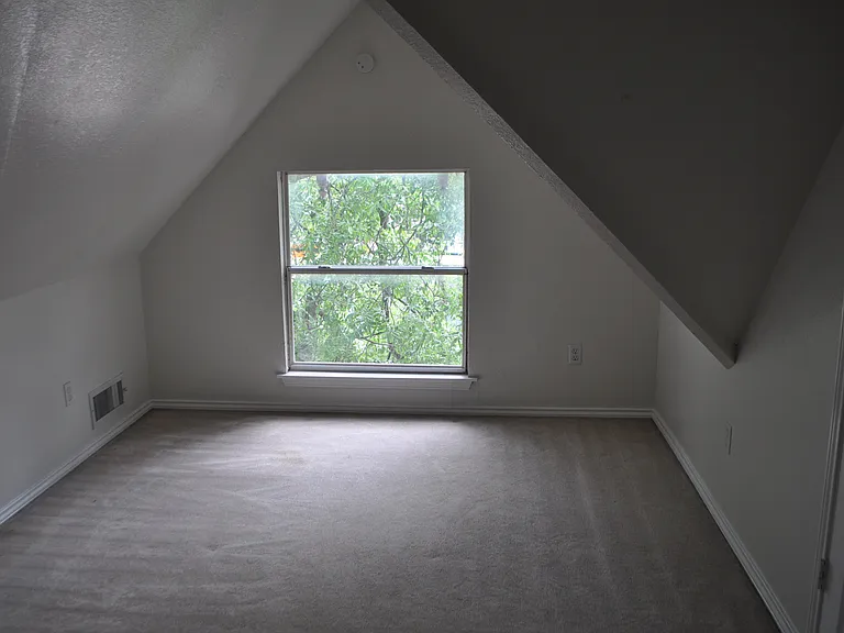 401 N Monroe St — Photo 6