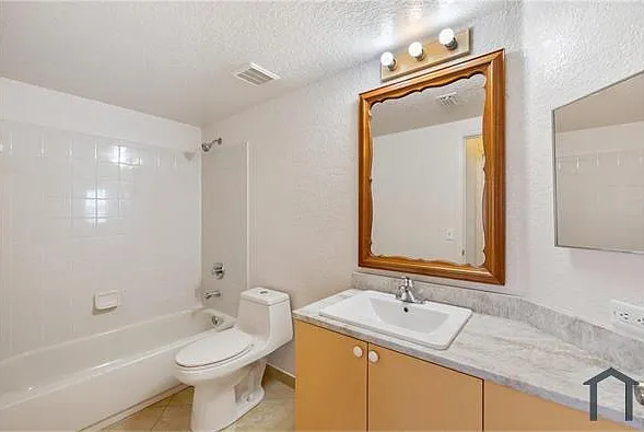 1204 Belmont Ln — Photo 9