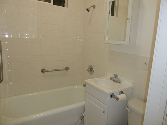 4th image of 430 34th Ave APT 202