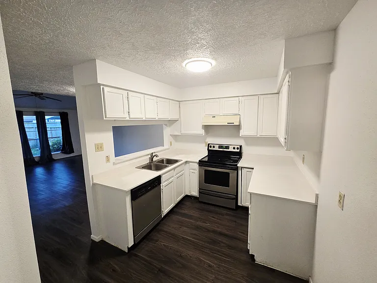 19515 Plantain Dr — Photo 14