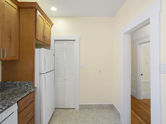 3rd image of 901 Broderick St #7K