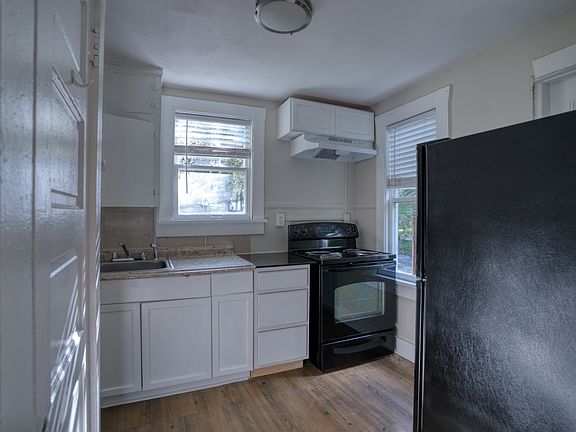 5th image of 701 1/2 16th Ave S
