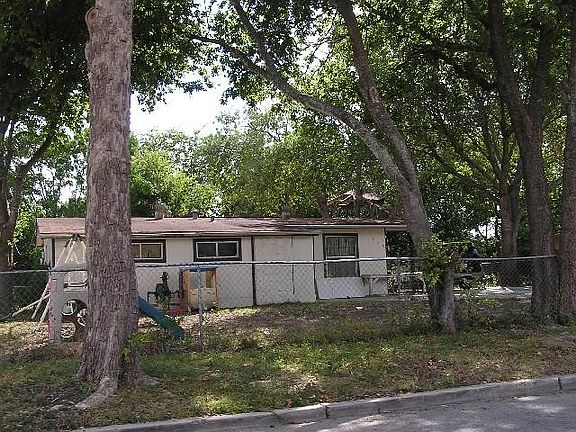 3rd image of 195 Lelani St