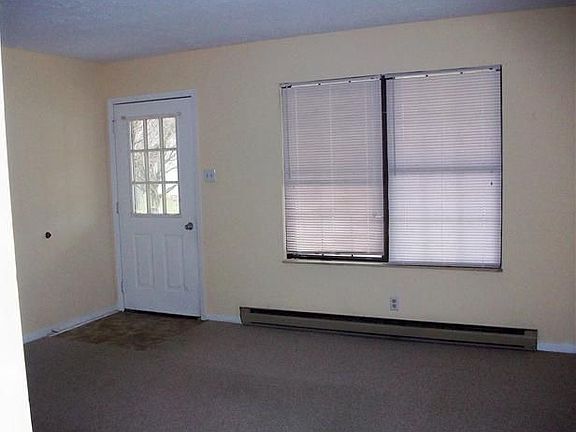 3rd image of 642 Hickory Dr
