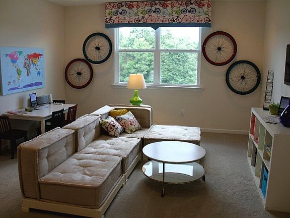 Upstairs loft, perfect place to hang out (model)
