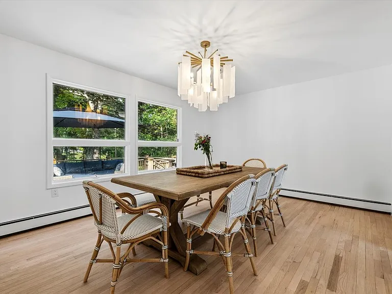 19 Peconic Ave — Photo 5