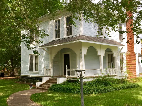 1017 Water St, Navasota, TX 77868