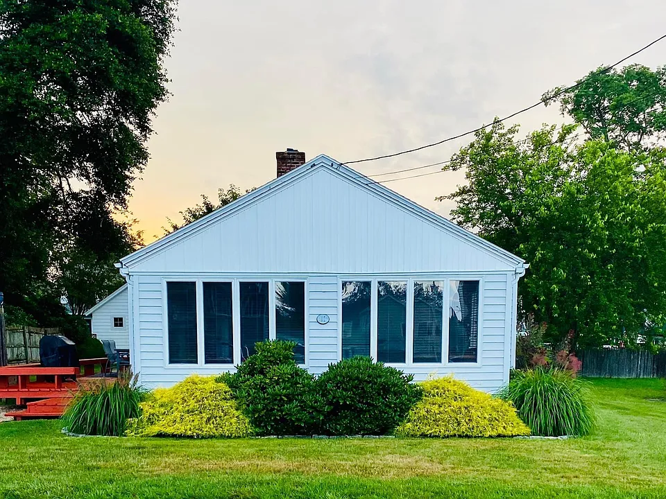 11 Saltaire Ave
